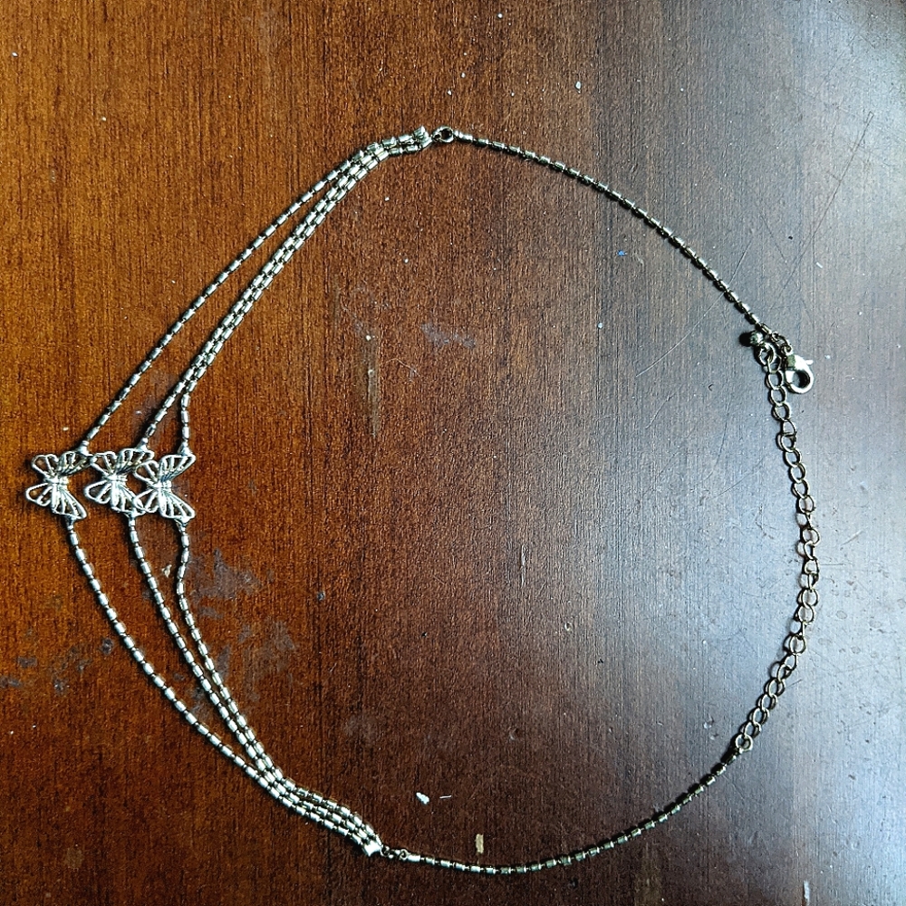 NWOT gold layered butterfly choker (forever 21)
